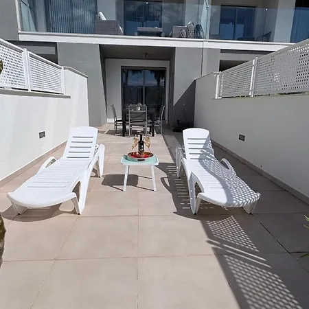 En Primera Linea De Playa, Con Piscina Y Garaje En Costa * Torrox