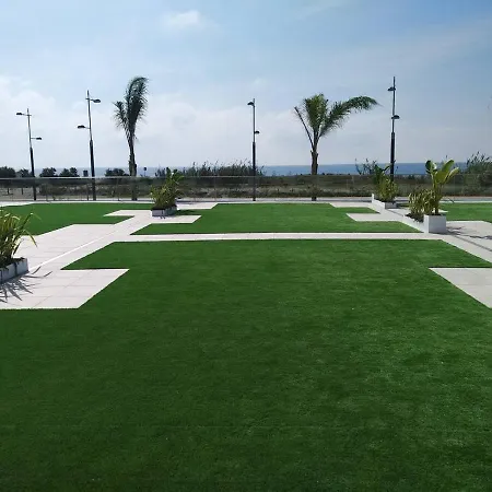 Lejlighed En Primera Linea De Playa, Con Piscina Y Garaje En Costa *